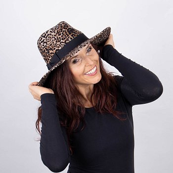 Women's hat with leopard pattern 21930 beige