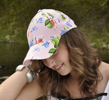 Cap with flowers 1013832H