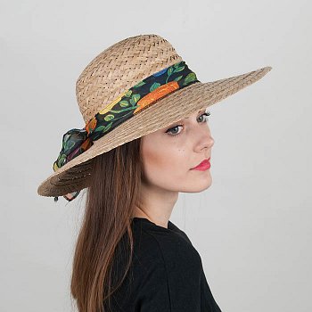 Do you suffer from the sunburn ? The best prevention is a hat.