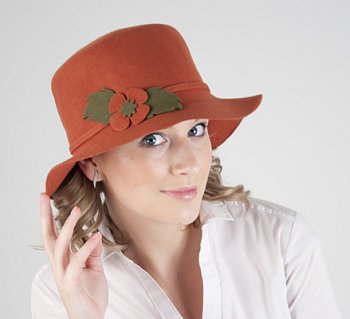 Women's wool hat 8837 rusty